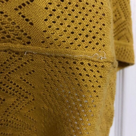 American Eagle Womens Crochet Shirt Button Down Short Sleeve Mustard Size Medium - Picture 6 of 7